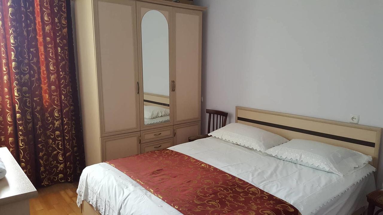 Guest House Luka Batumi Bagian luar foto